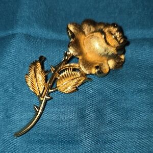 Crown Trifari Rose Pin/brooch